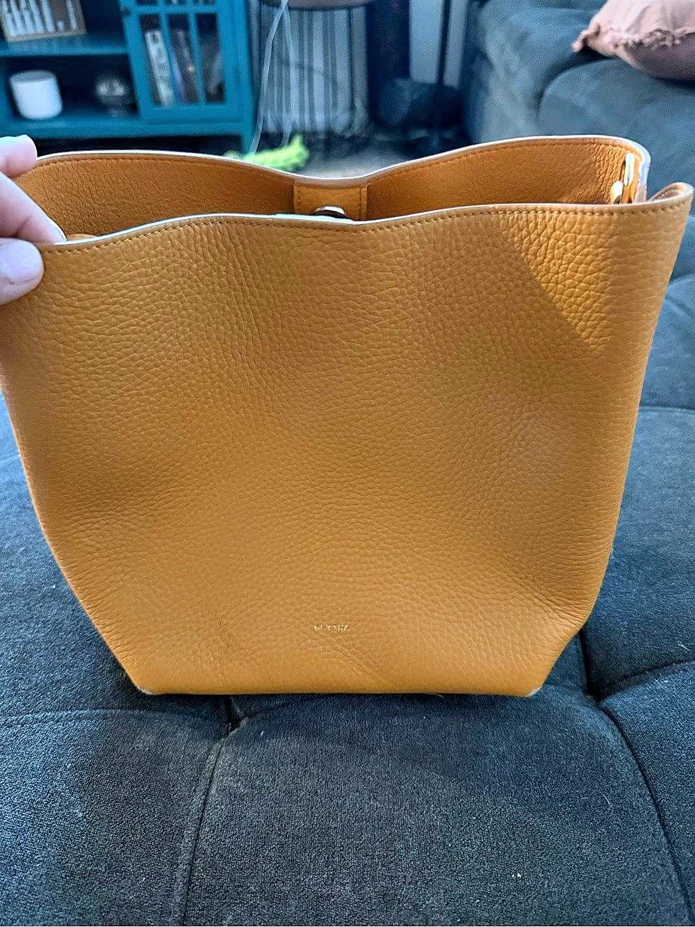 Cuyana Linea Bucket Bag Leather Tote in Brown - Picture 3 of 5